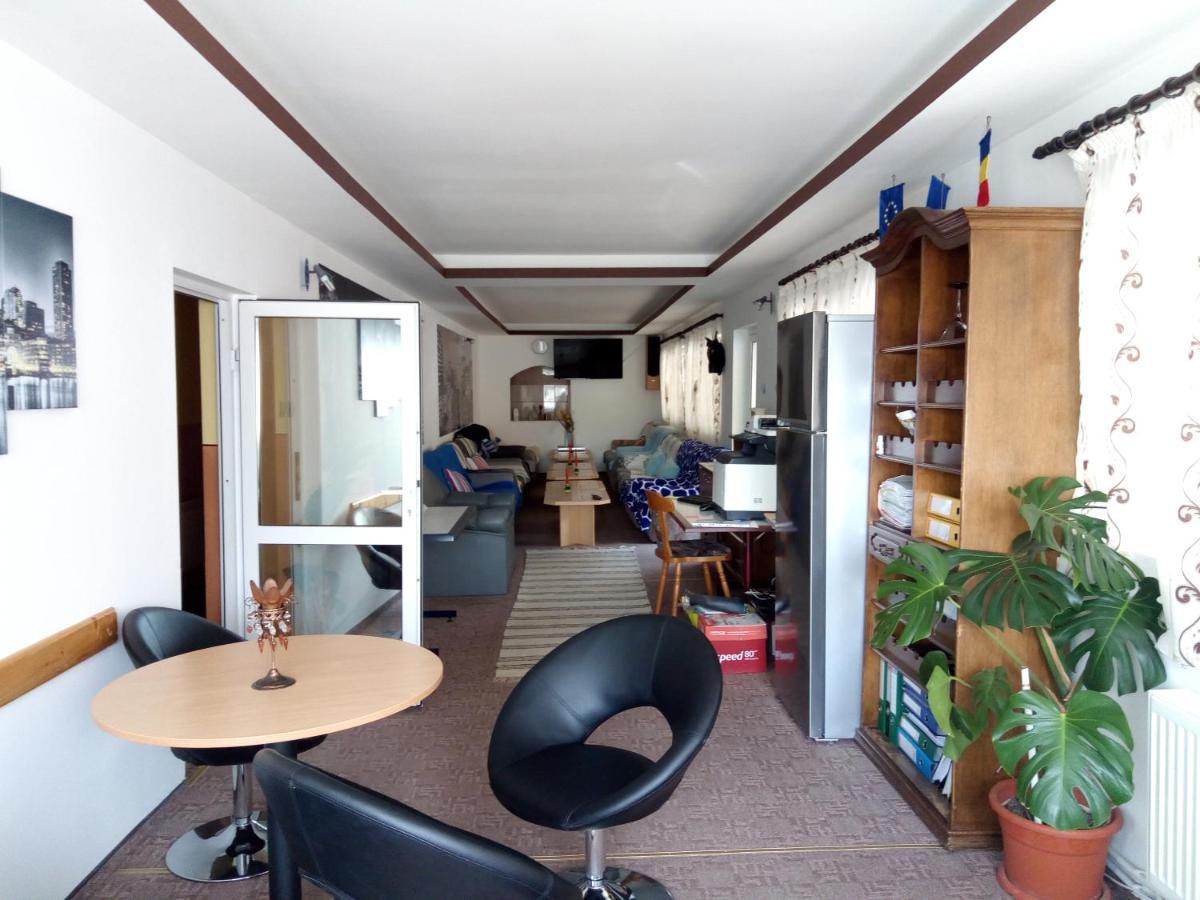 Pensiunea Serbeca Brosteni Dış mekan fotoğraf