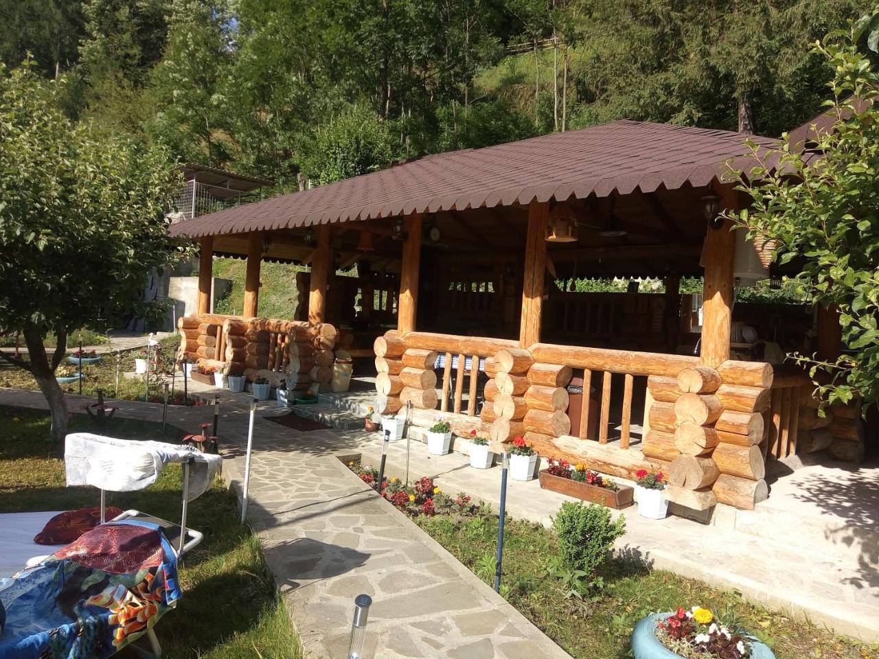 Pensiunea Serbeca Brosteni Dış mekan fotoğraf